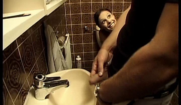 Toilet Surprise - Olivia De Treville Taken By Surprise On The Toilet â€” vPorn